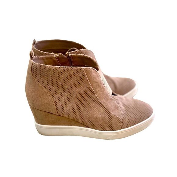 Mia sneaker slip on zip up biege micro suede fabric laser dots booties size 10 - Picture 1 of 10
